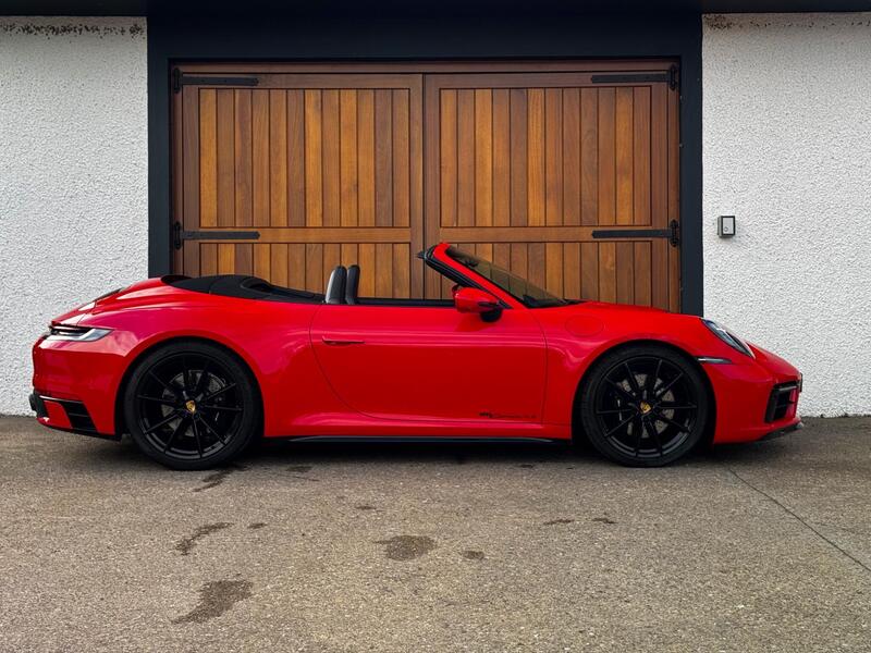 Porsche 911 view 7