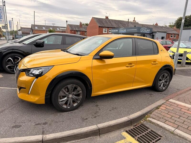 Peugeot E-208 view 5