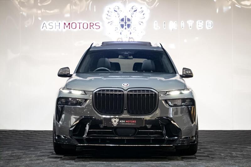 BMW X7 view 3