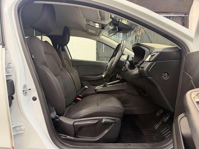 Renault Clio view 2