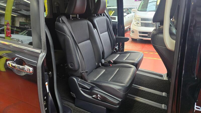 Toyota Voxy view 6