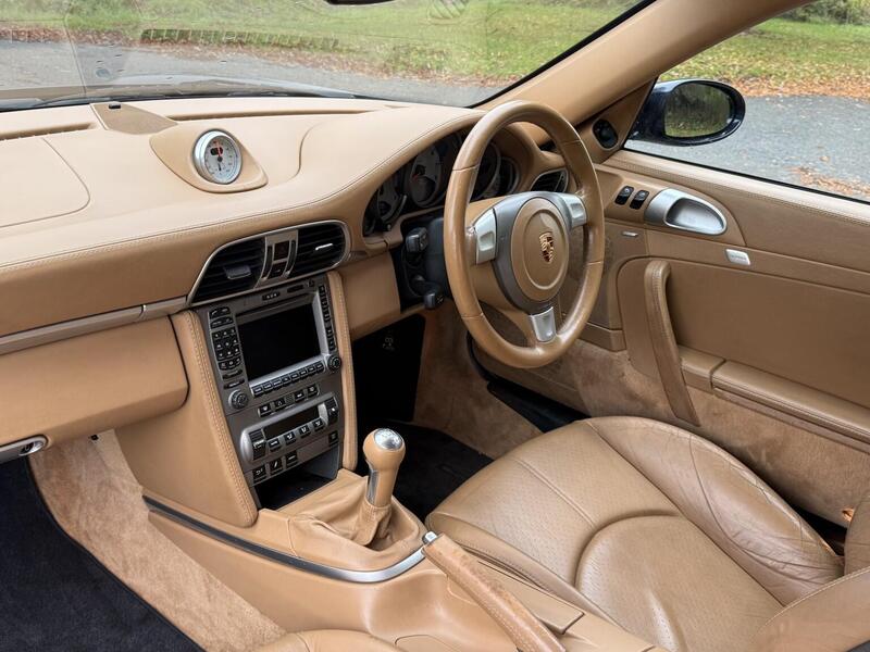Porsche 911 view 22