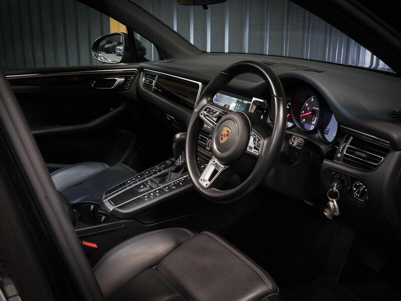 Porsche Macan view 10