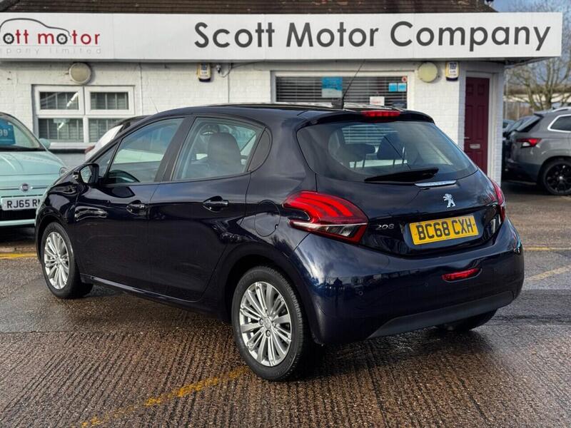Peugeot 208 view 2
