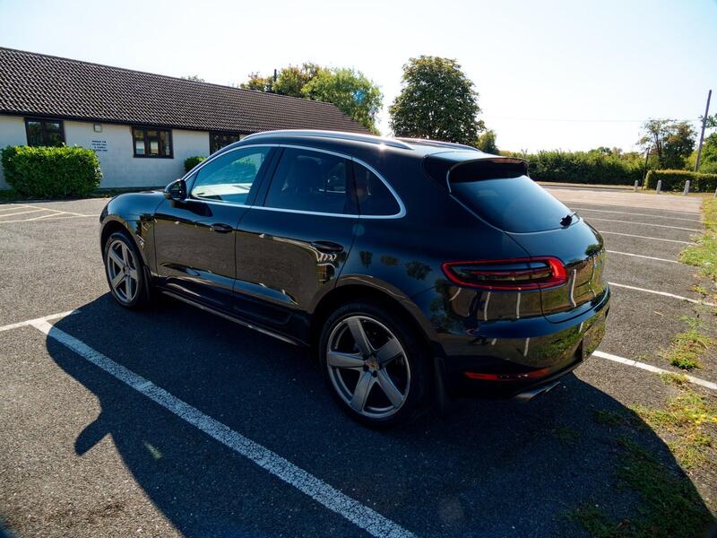 Porsche Macan view 19