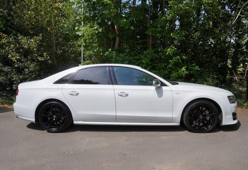 Audi S8 view 6
