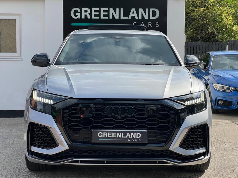 Audi RS Q8 view 3