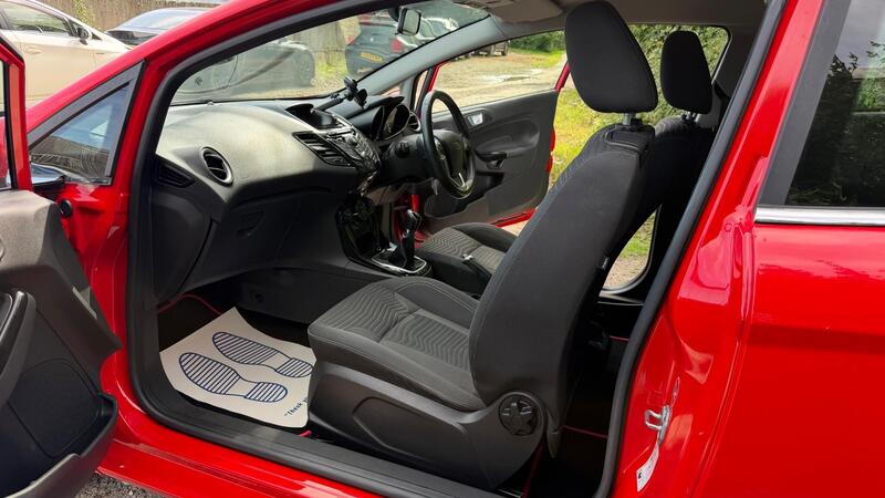2014 Ford Fiesta — photo 18