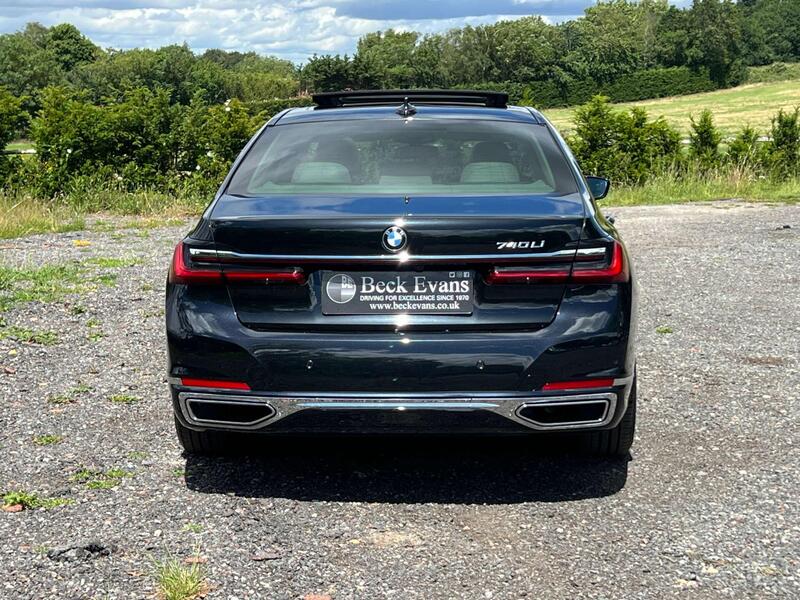 BMW 7 Series view 4
