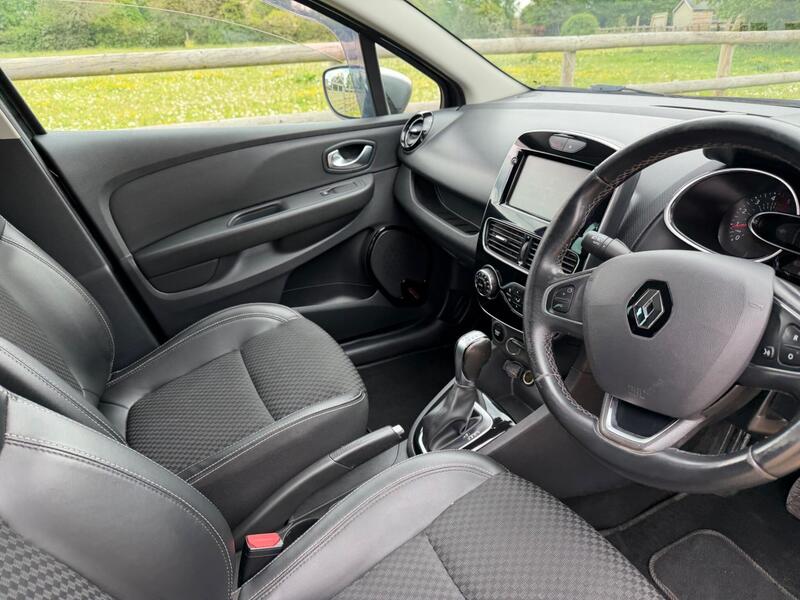 Renault Clio view 2