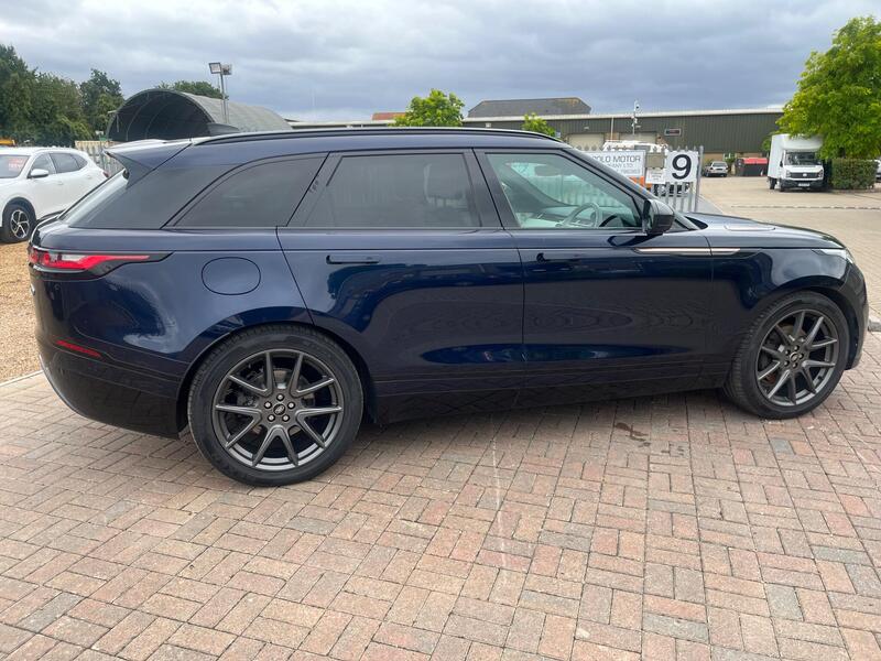 Land Rover Range Rover Velar view 2