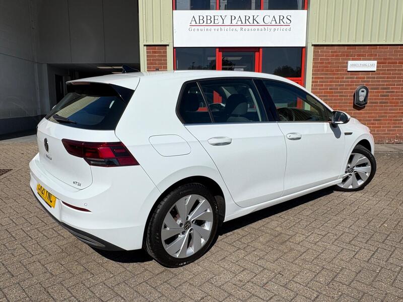 Volkswagen Golf view 3