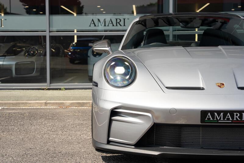 Porsche 911 view 6