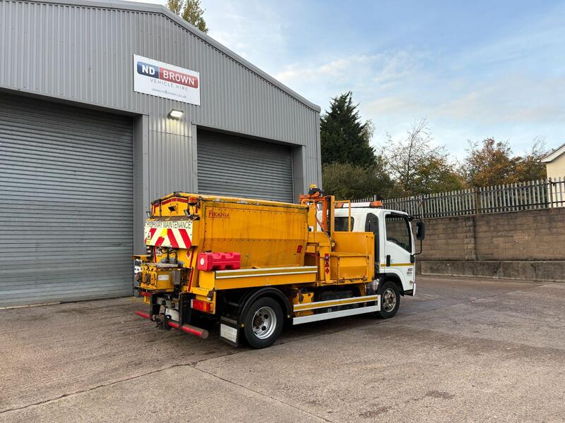 Isuzu N75-150 7.5T Hot Box (Twin)
