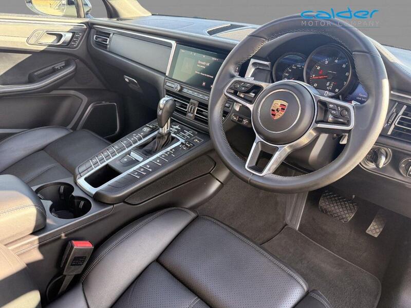 Porsche Macan view 4