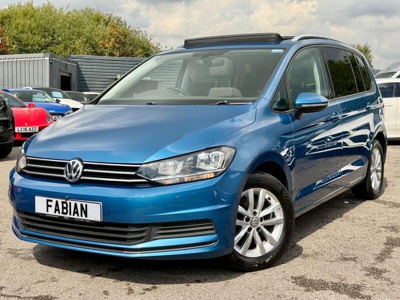 Volkswagen Touran view 2