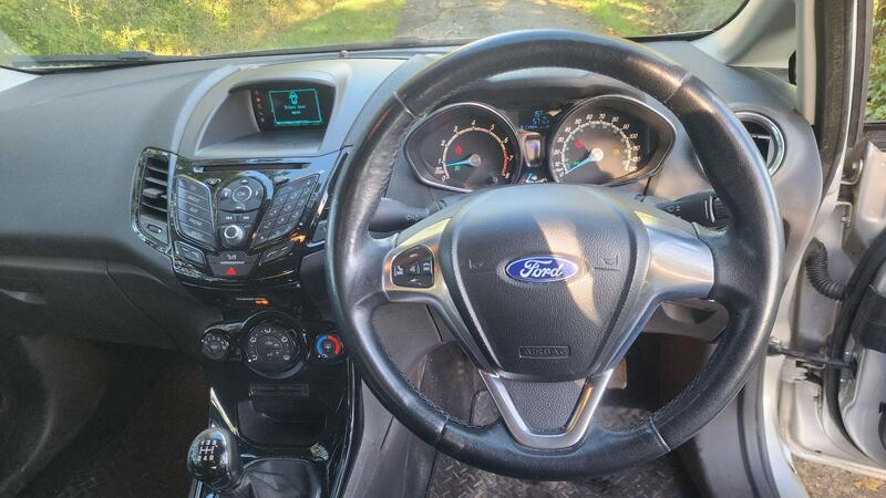 2015 Ford Fiesta — photo 30