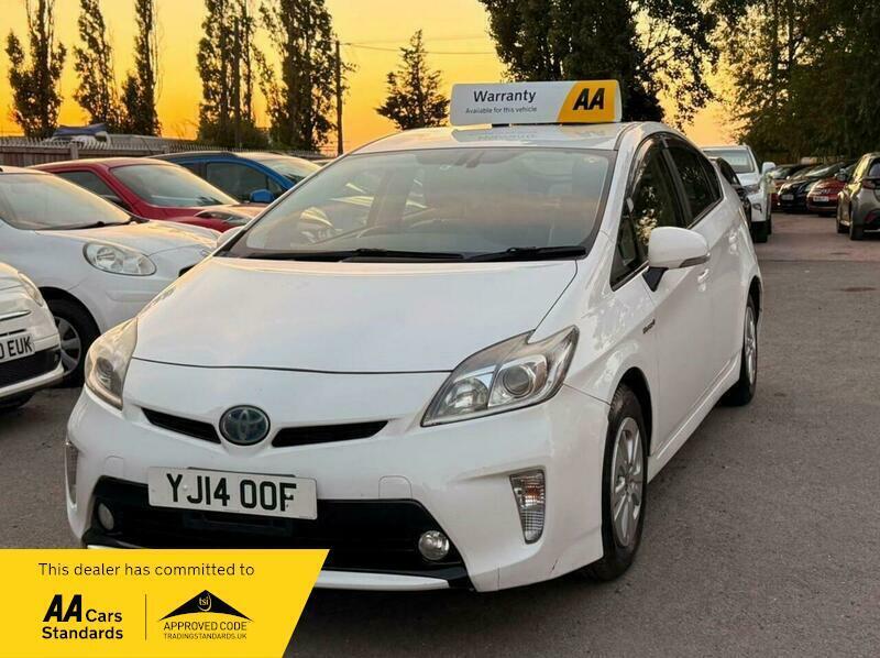2014 Toyota Prius 1.5 CVT 4dr photo 5