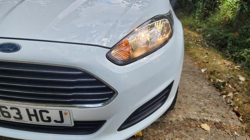 2013 Ford Fiesta — photo 16