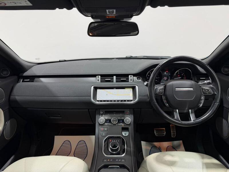 Land Rover Range Rover Evoque view 3
