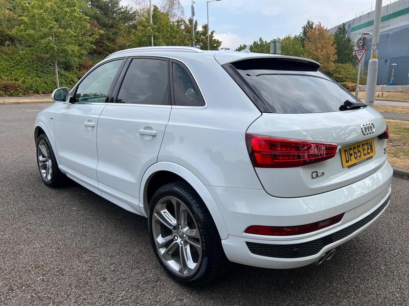 Audi Q3 view 5