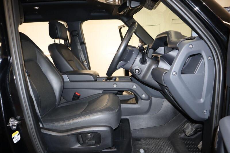 Land Rover Defender view 28