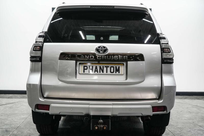Toyota Land Cruiser view 4