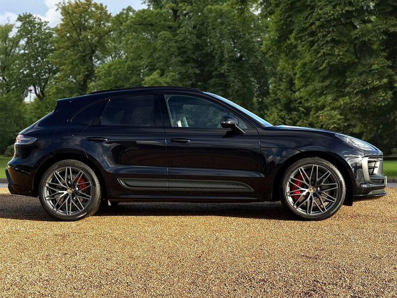 Porsche Macan view 4