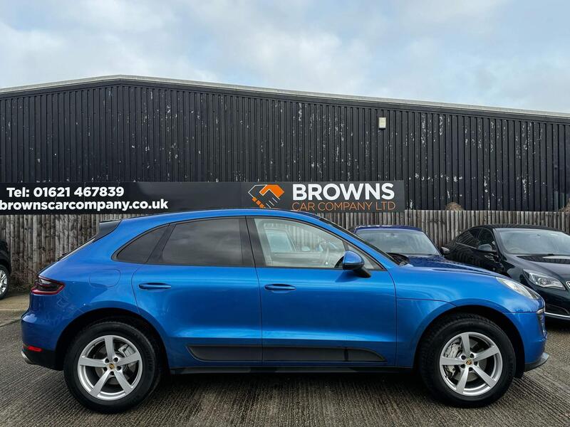 Porsche Macan view 3