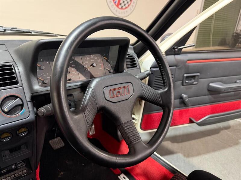 Peugeot 205 view 7