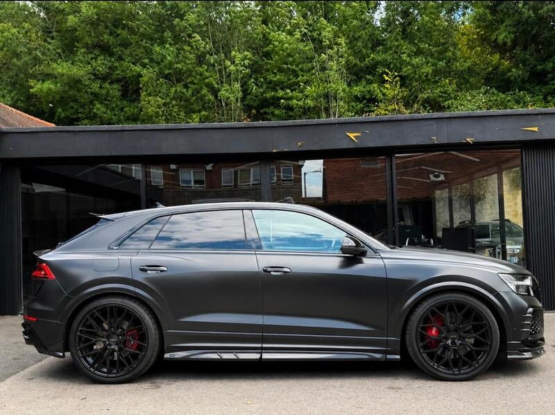 Audi RS Q8 view 3