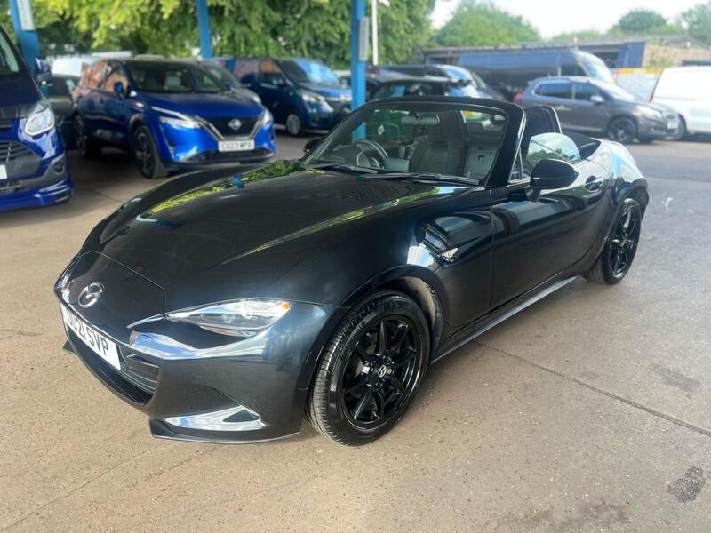 Mazda MX 5 view 3