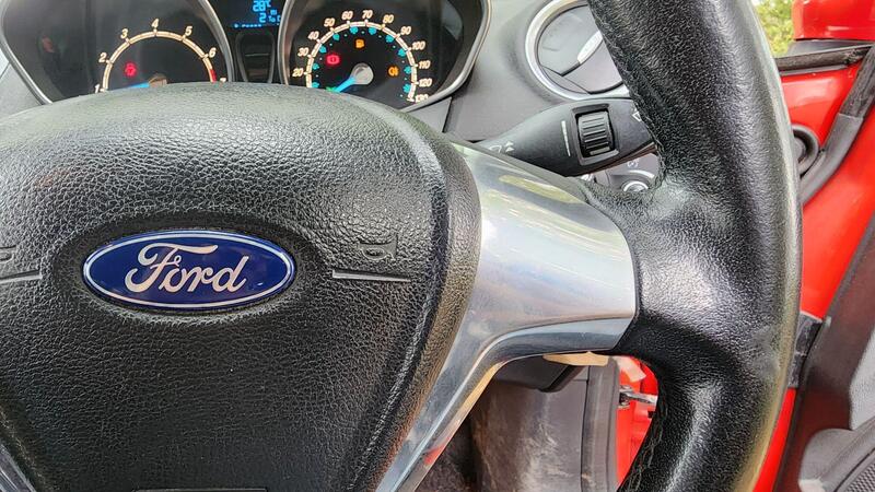 2012 Ford Fiesta — photo 37
