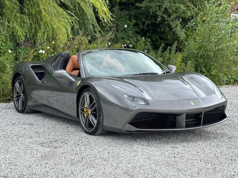 Ferrari 488 view 5