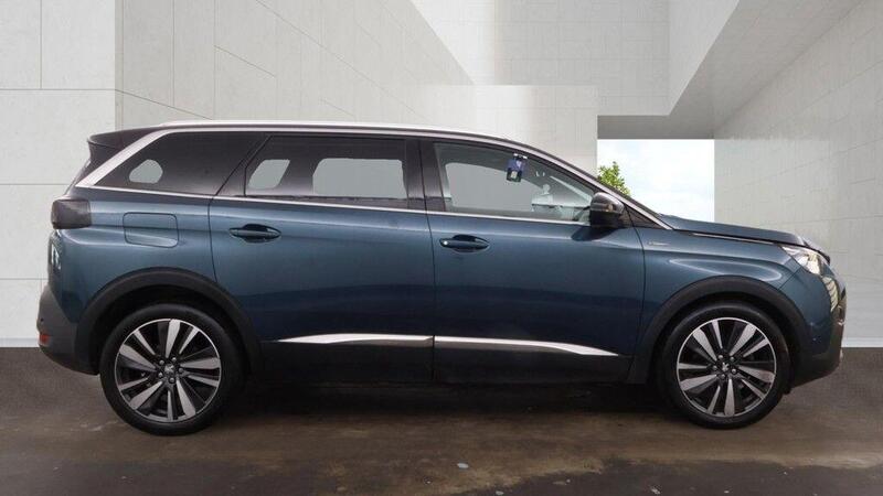 Peugeot 5008 view 5