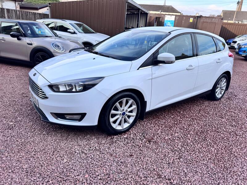 Ford Focus view 3