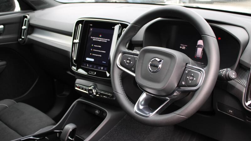 Volvo Ex40 view 4