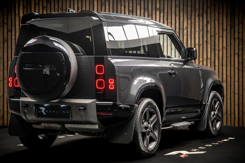 Land Rover Defender 90 view 4