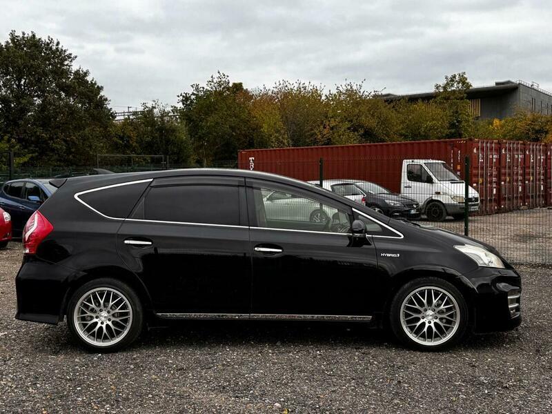 Toyota Prius+ view 4