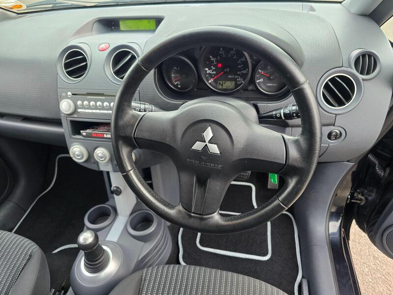 Mitsubishi Colt view 4