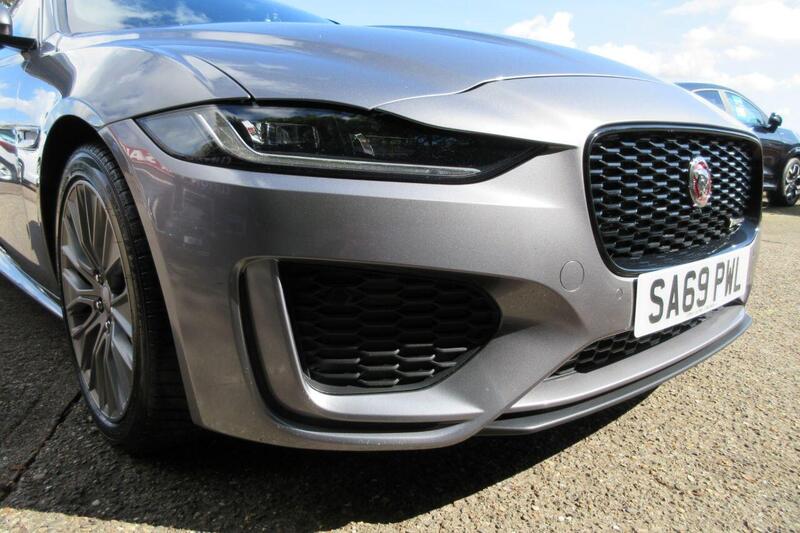 Jaguar Xe view 16
