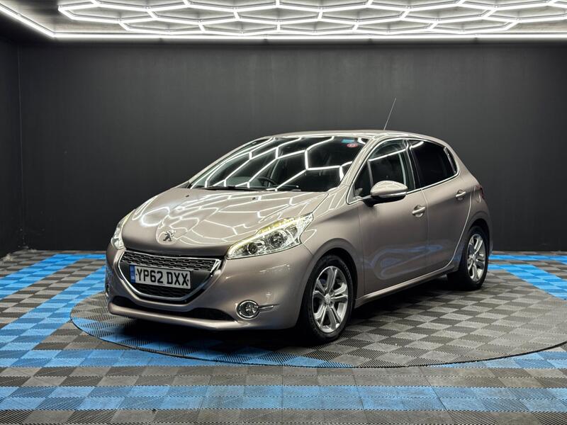 Peugeot 208 view 3
