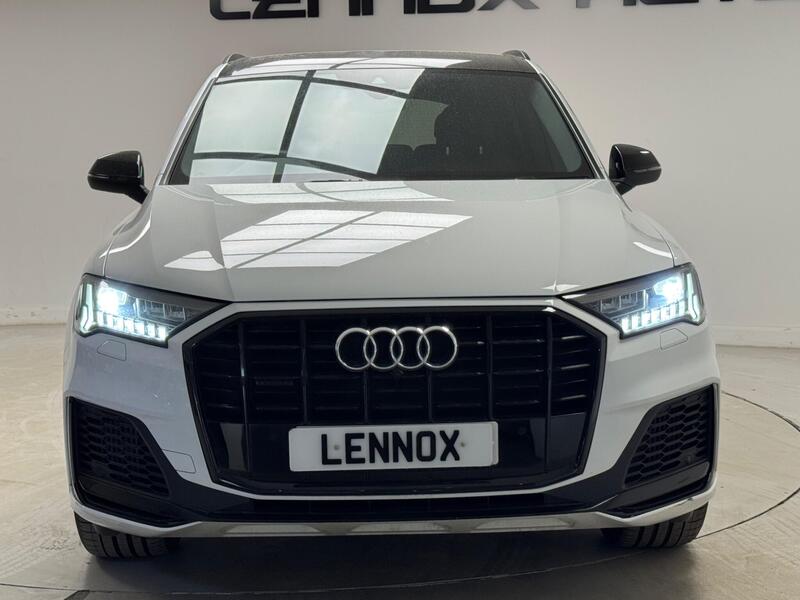 Audi Audi Q7 view 2