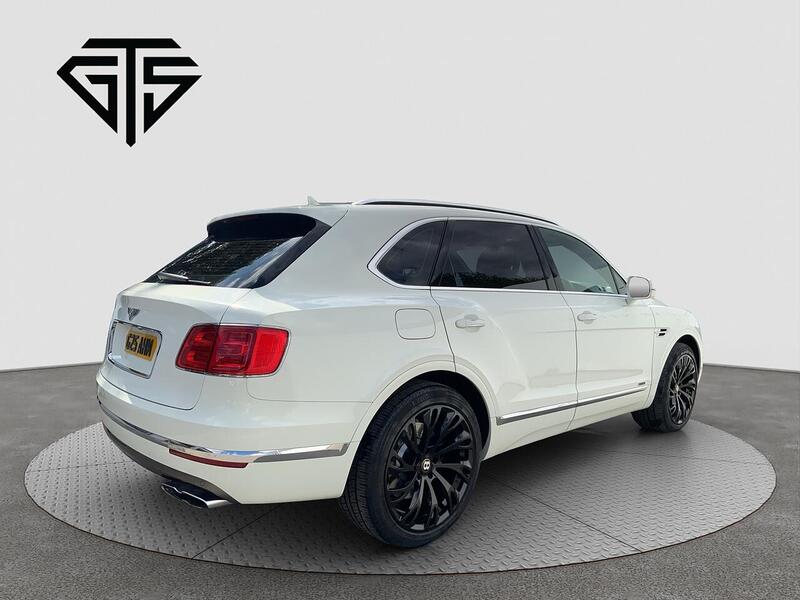 Bentley Bentayga view 3