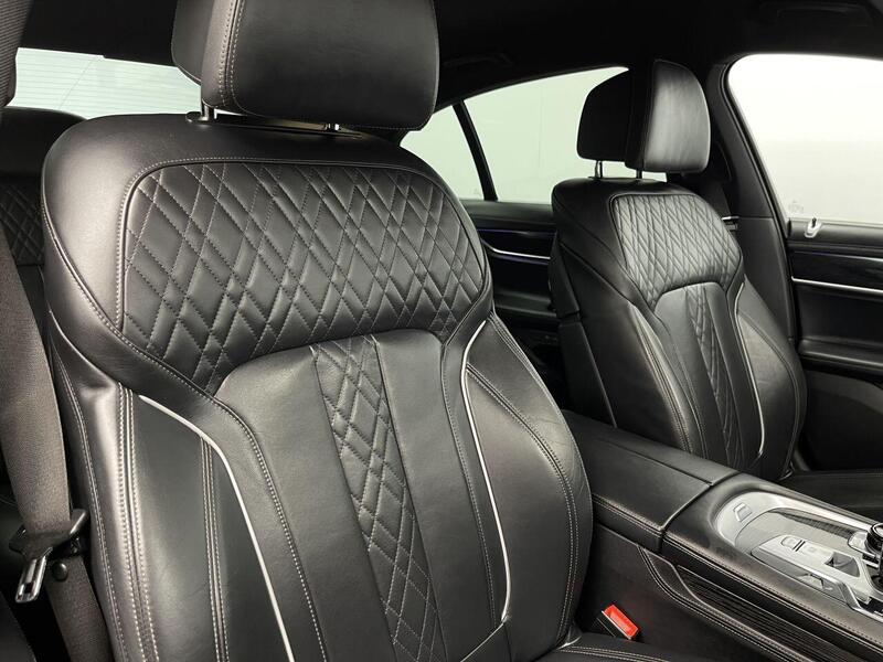 BMW 7 Series view 13