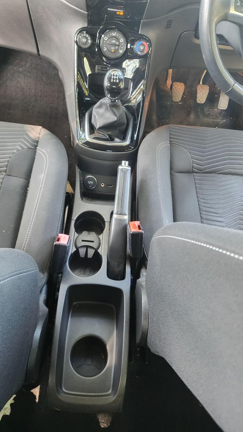 2015 Ford Fiesta — photo 26