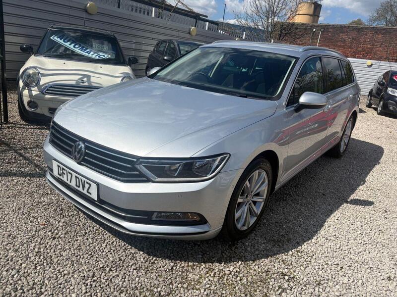 Volkswagen Passat view 3