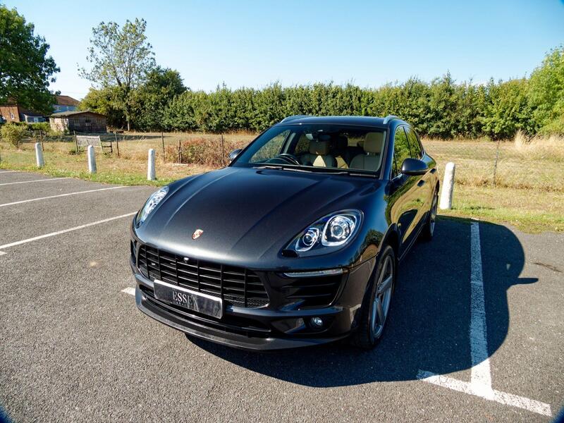 Porsche Macan view 16