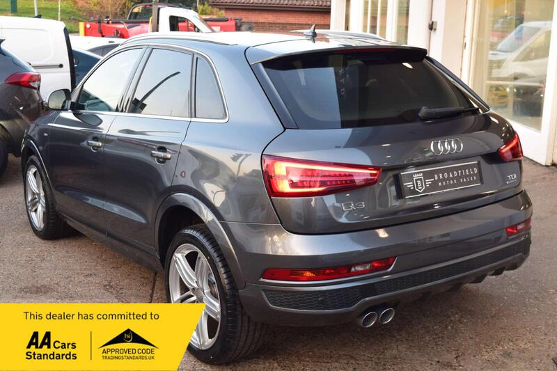 Audi Q3 view 5