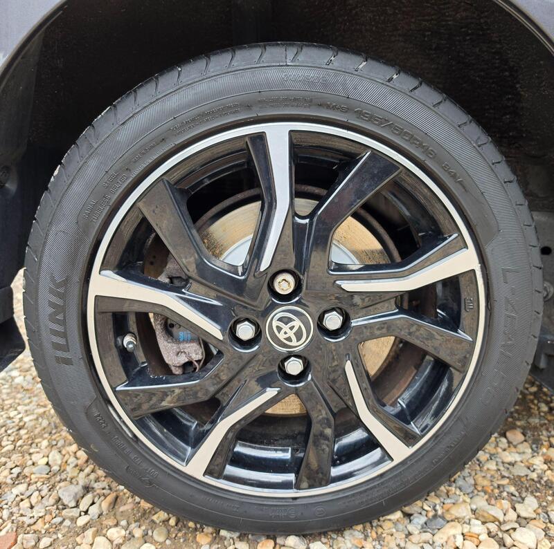 Toyota Yaris 1.5 VVT-h Design E-CVT Euro 6 (s/s) 5dr thumbnail 12